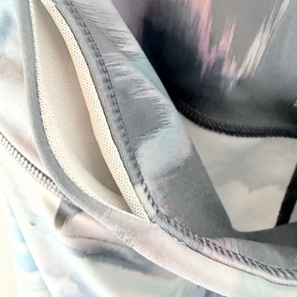 Zella Studio Lite High Waist 7/8 Leggings Gray Blue Pink XS Like New - Picture 8 of 8